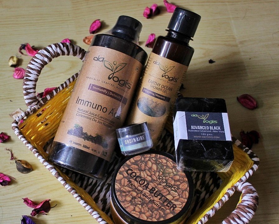 Can't get over this <a href="/DaYogis/">DaYogis</a> Valentine's Day hamper!! 😍😍 Head to my Instagram to get this one for free*! 😁  *T&amp;C Apply