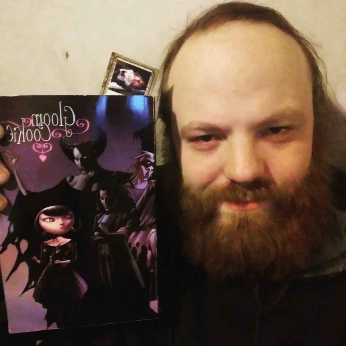 TheOwlHat's tweet photo. Graphic novel night. #GraphicNovel #comics #gloomcookie #theowlhat https://t.co/tzjSnD14G1