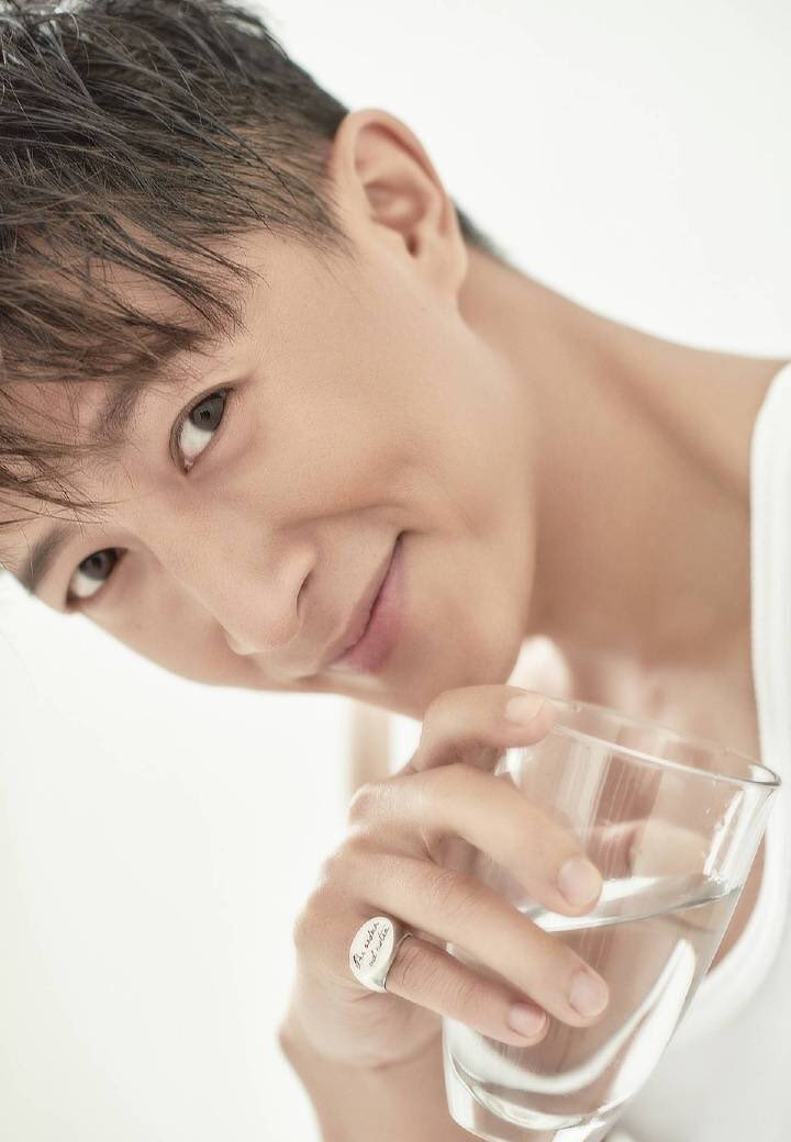 Happy 34th birthday to Han Geng!    