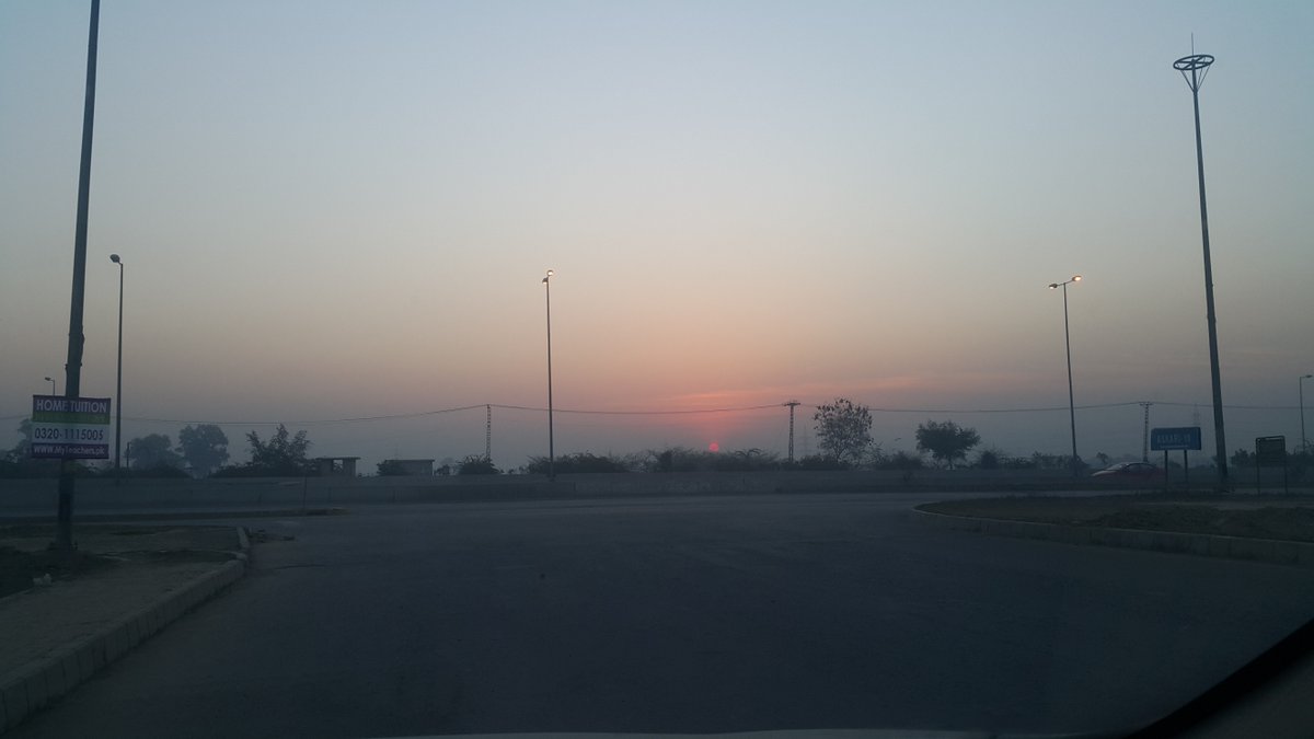 AykPakistani's tweet photo. Beauty of the rising sun...
#Lahore, Pakistan https://t.co/tkjs6ob3Ie