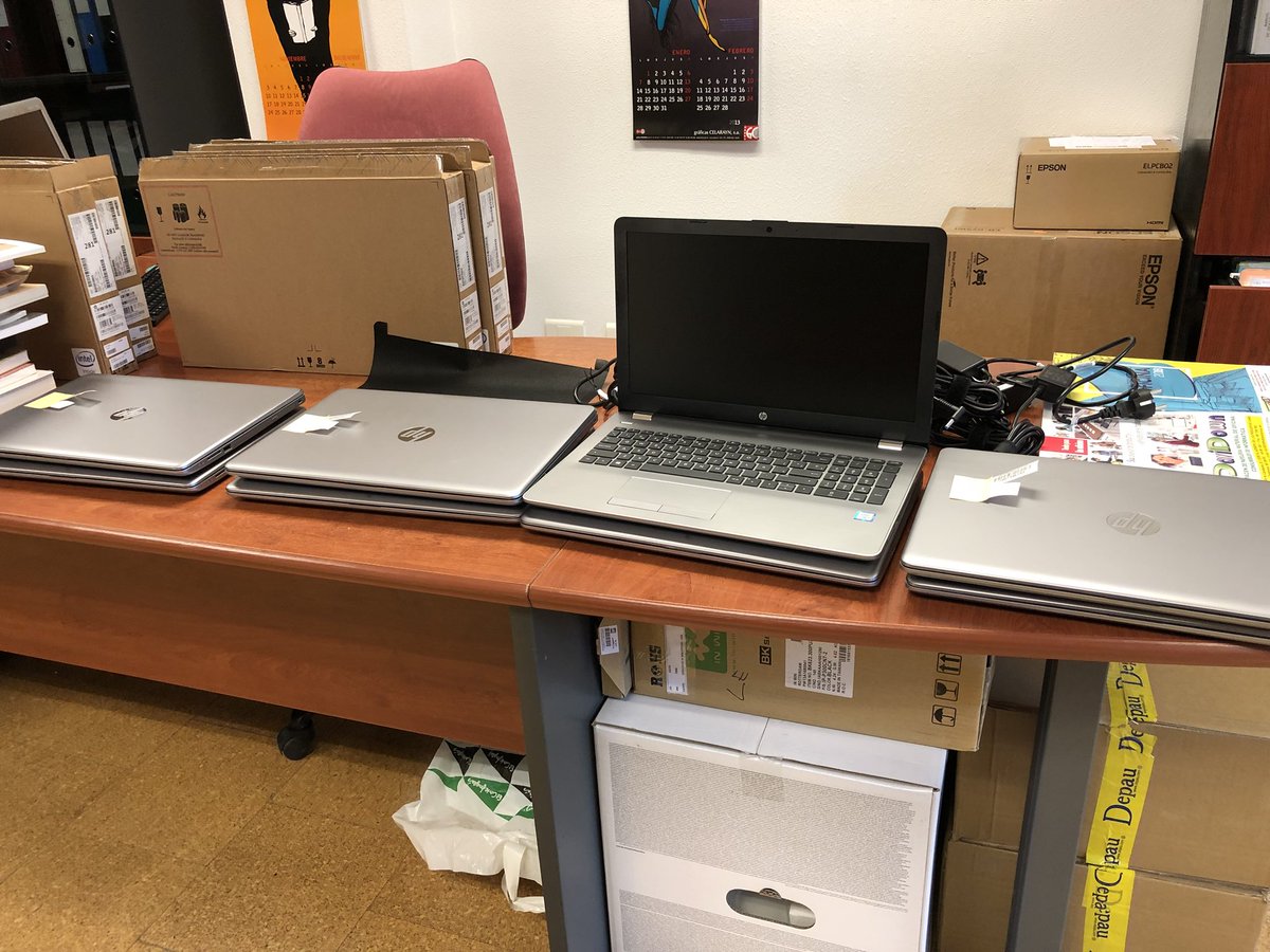 Ya están disponibles para el préstamo 8 nuevos ordenadores portátiles en la Biblioteca San Isidoro, son casi 130 los equipos disponibles entre todos los puntos de servicio.