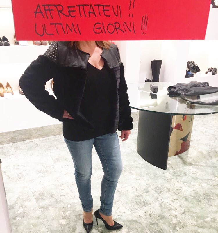 Erikashoes's tweet photo. Perché comprarla? Perché la sfrutterete tantissimo anche nelle serate non troppo calde dell’estate!! La #moda a portata di un #click #ultimissima #giocellini #ecopelliccetta #ilmeglioametàprezzo #-50% https://t.co/Cm0NmIwH0i