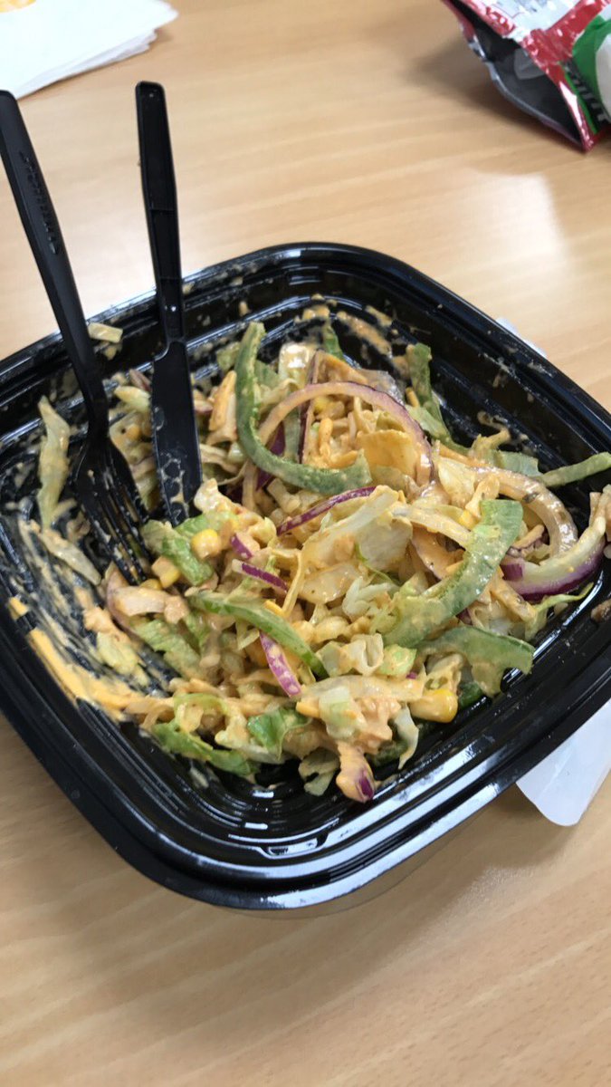 BaterRichard's tweet photo. @SUBWAY you claim your staff are "sandwich artists" this must be a piece by shitcasso. Fucking garbage https://t.co/x11XceyqQX