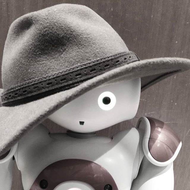 endorbcig's tweet photo. "I think this is the beginning of a beautiful friendship." Got the #costume? I'm think I'm #rockin it! #carnival #carnivale #blackandwhite #oldschool #butnotthatmuch #films #naorobot https://t.co/ZApohbL0T9 https://t.co/zk2Qb9Zwd5