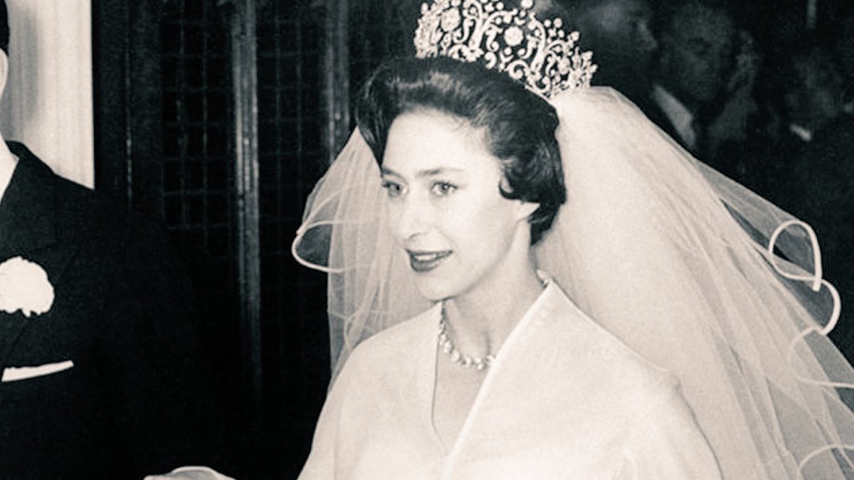 Chris Ship On Twitter 16 Years Ago Today The Queen Lost Her Younger Sister Princess Margaret Who Died On 9 February 2002 After A Series Of Strokes It Was To Be