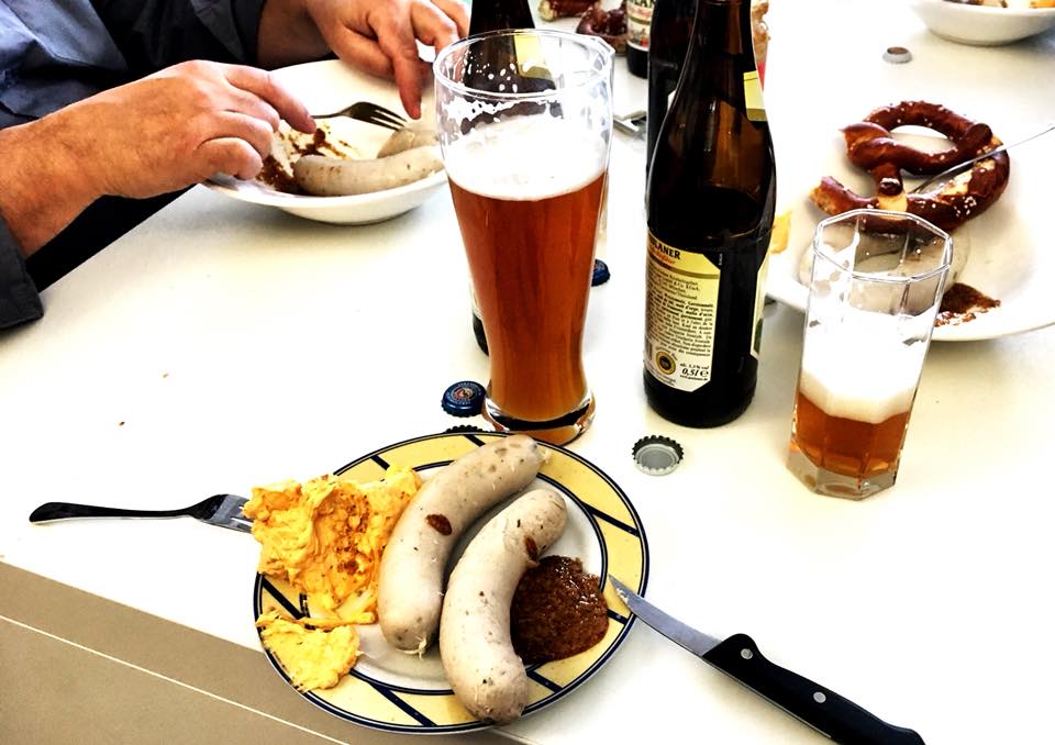 ObjectiveSW's tweet image. Celebrating our new contact Bavarian style with Weißwürst and Weißbier. What a way to end the week! #minga #objectiveorientedprogramming #objective #frühschoppen #mannenntesarbeit #workswag
