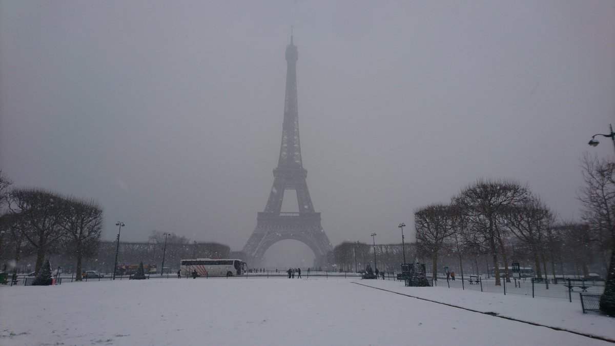 AntoineFernan's tweet photo. #neige #NeigeVerglas #neigeparis #ParisSousLaNeige #Parisneige https://t.co/oIPV5sNKHL