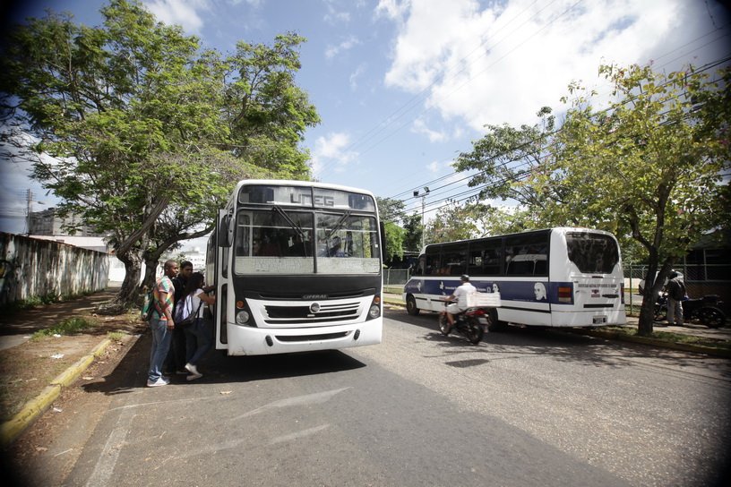 25 por ciento de deserción estudiantil en la UNEG, una de las principales casas de estudios en Guayana, por crisis económica y social en Venezuela goo.gl/D6Cs9e. #HechoEnSocialismo