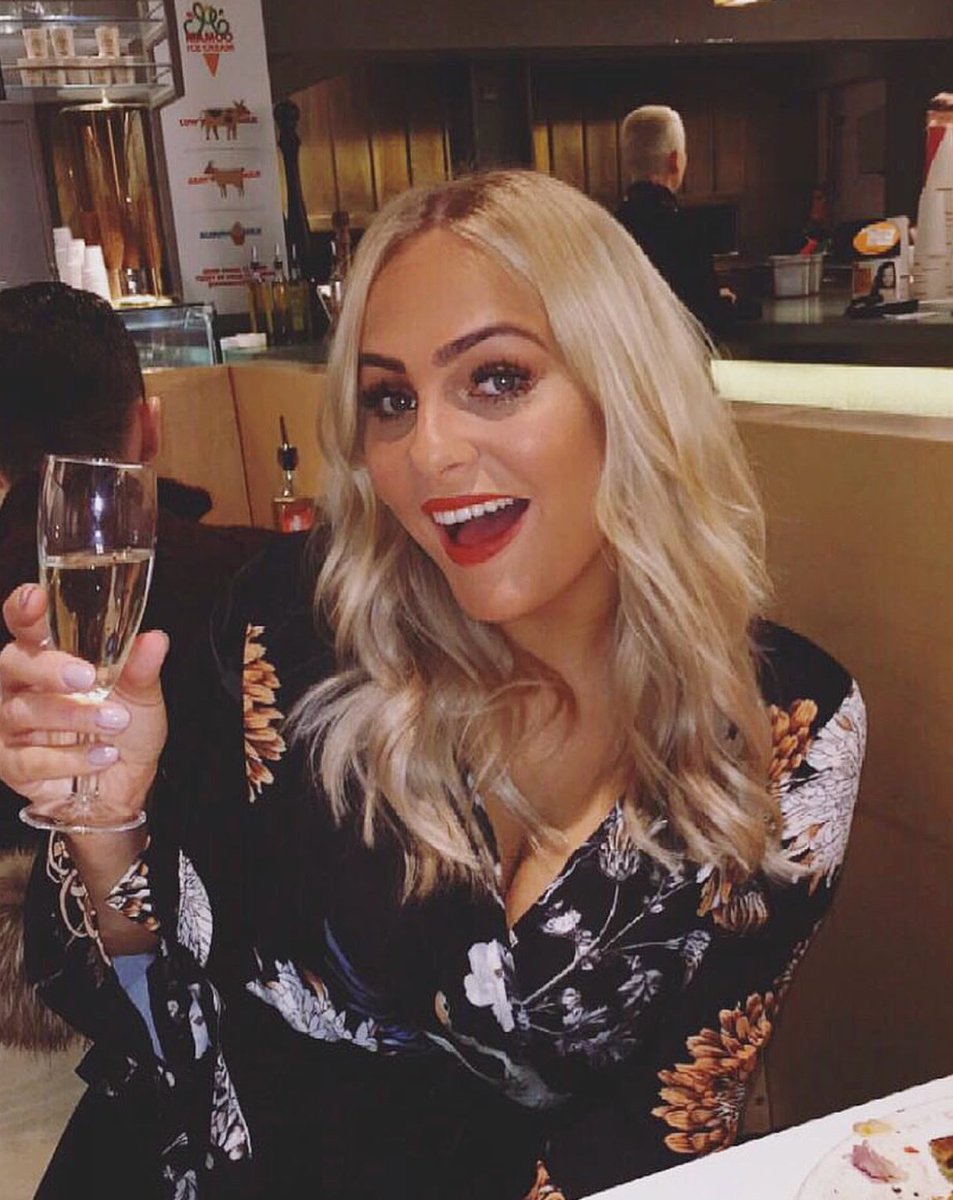 It's Thirsty Thursday - Don't miss out on our pizza and bottomless booze deal on Thursdays all day and Saturday from 5pm. #Cheers #PizzaBuzz #BottomlessBooze @bethdyson92