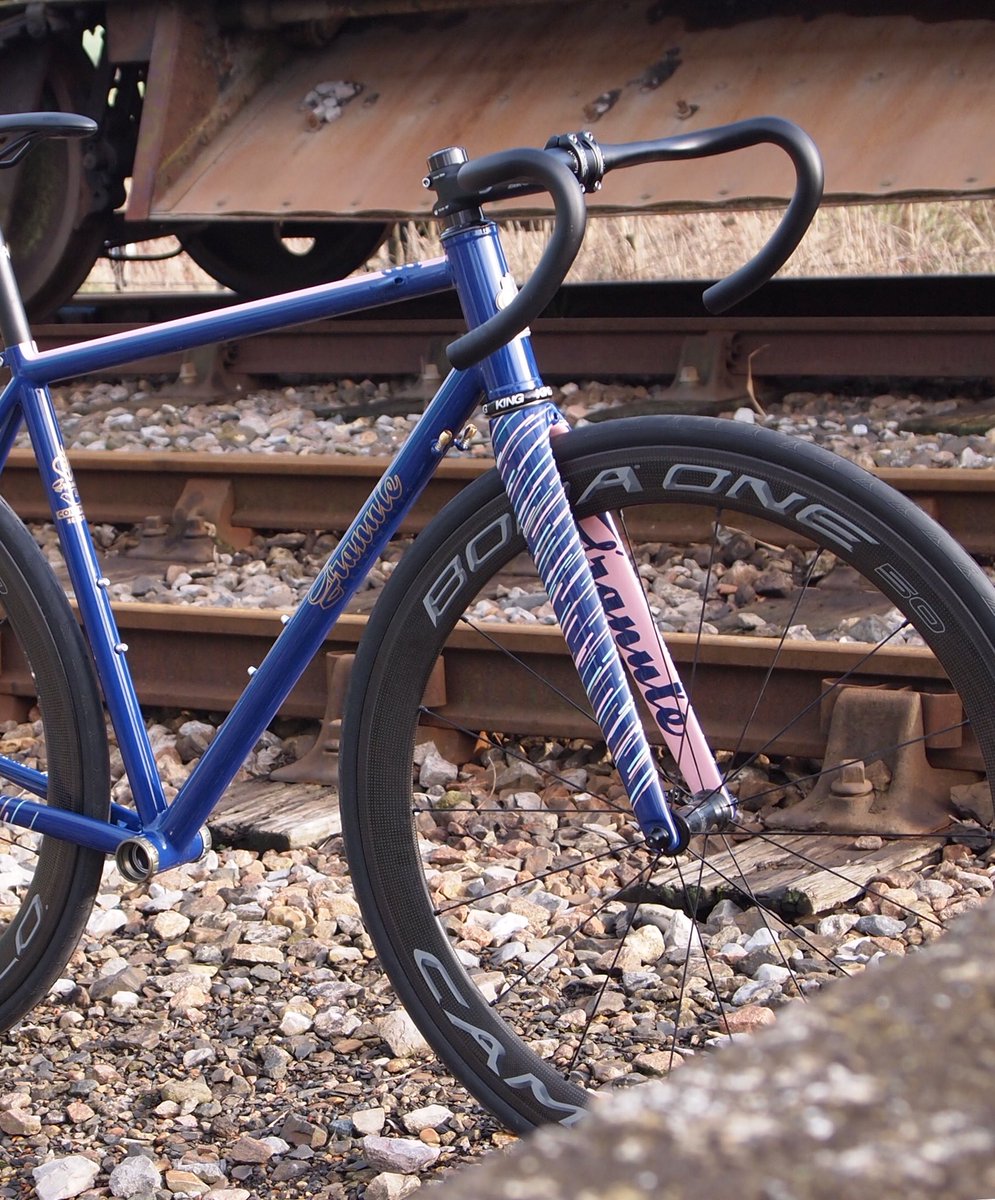 granuleframes's tweet image. Soft, pink like ice cream🍦 with gold and baby blue detailing for Daniela’s frame set