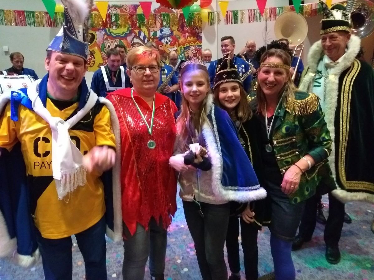 jasabama's tweet photo. Carnaval bij @KonVisio de Blauwe kamer 👍👍 https://t.co/0MtcgX4s8J