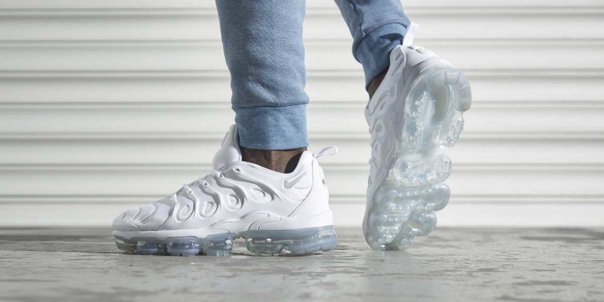 nike vapormax plus triple white
