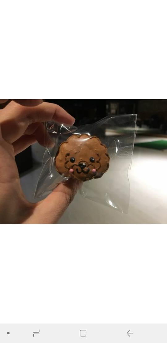 labiota_2's tweet photo. このクッキーがおんにの手元にあることが嬉しい。良かった喜んでくれて(/_;)/~~(/_;)/~~ケーキは他の方がやってくれたみたいなので誕生日も過ぎちゃったしみんなで分けれるものていうことでこれにしたけどよかったよかった❤ https://t.co/lNr4idZcVs