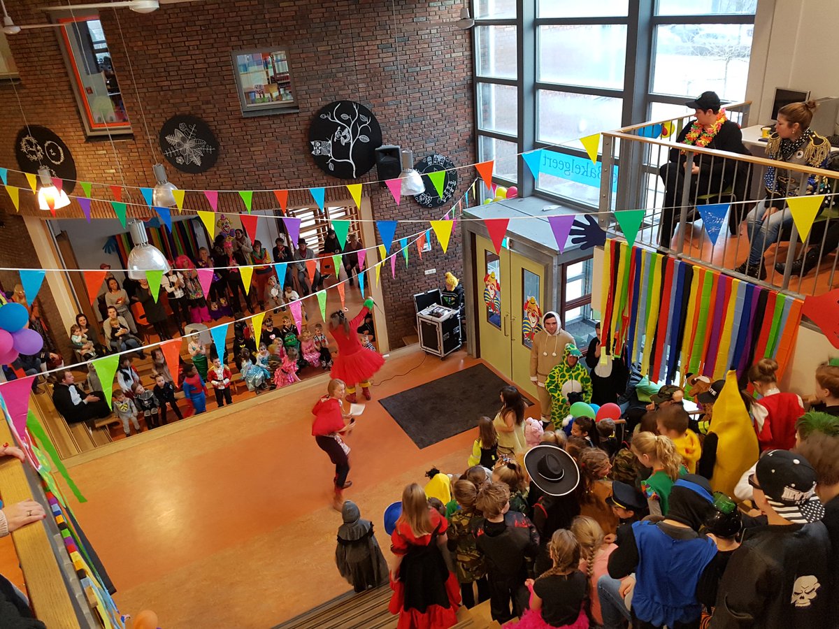 bsdebakelgeert's tweet photo. Carnaval op de Bakelgeert is losssss! https://t.co/uEns1iHcbc
