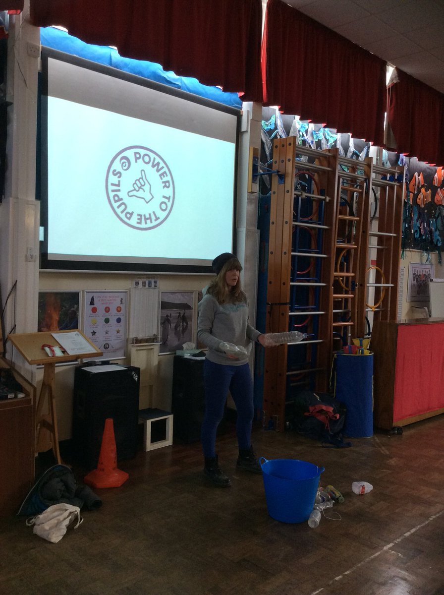 Alvertonrg's tweet photo. Working with @plasticfreepz @sascampaigns. Becoming aware of how to play our part in protecting not polluting our environment.  @alvertonschool @Alvertonhk @AlvertonAD https://t.co/KFpic9S0Et