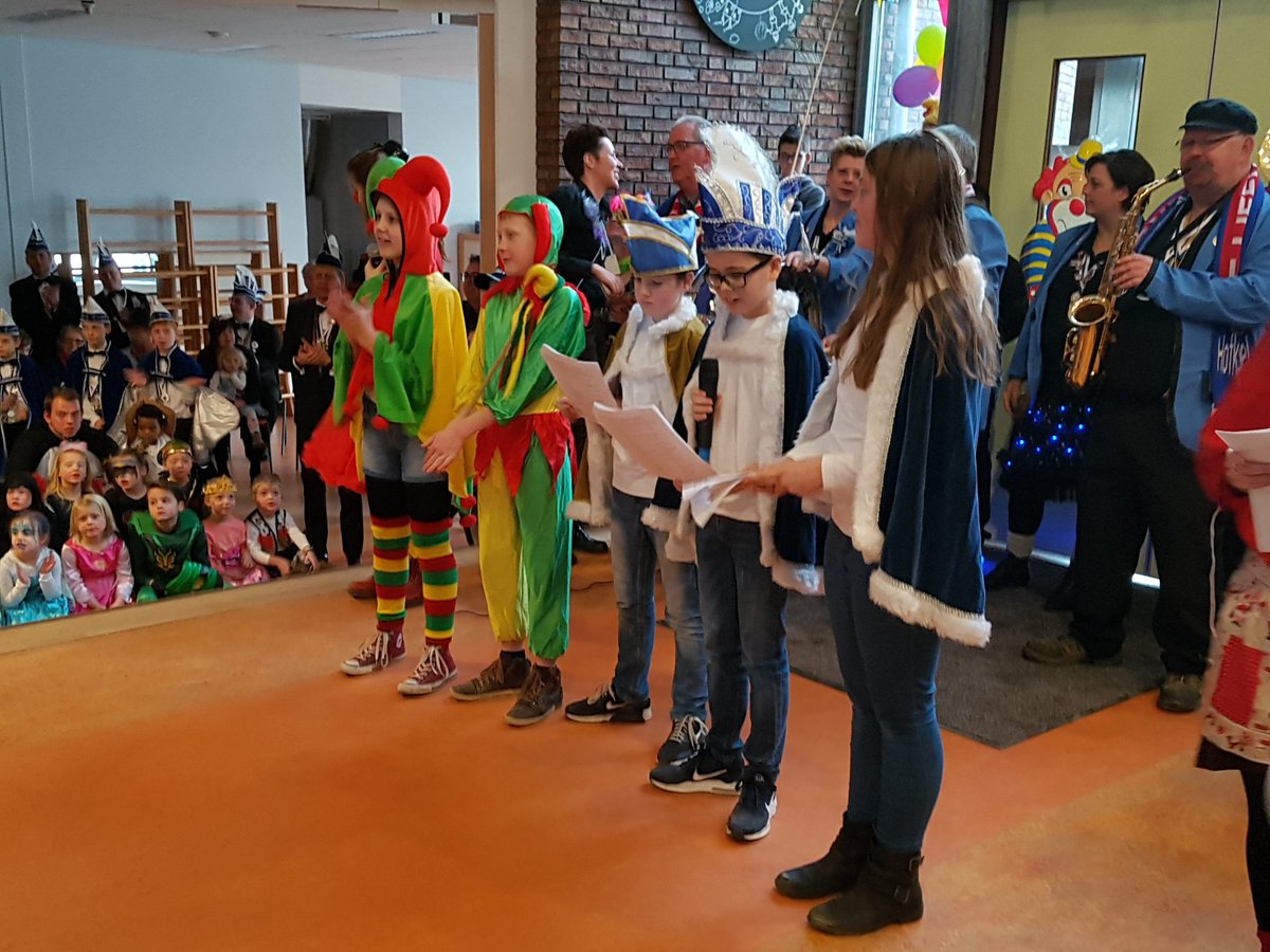 bsdebakelgeert's tweet photo. Boksmèr op zien b.est! Boksmèr ALAAF! https://t.co/2e4tUDH4oa