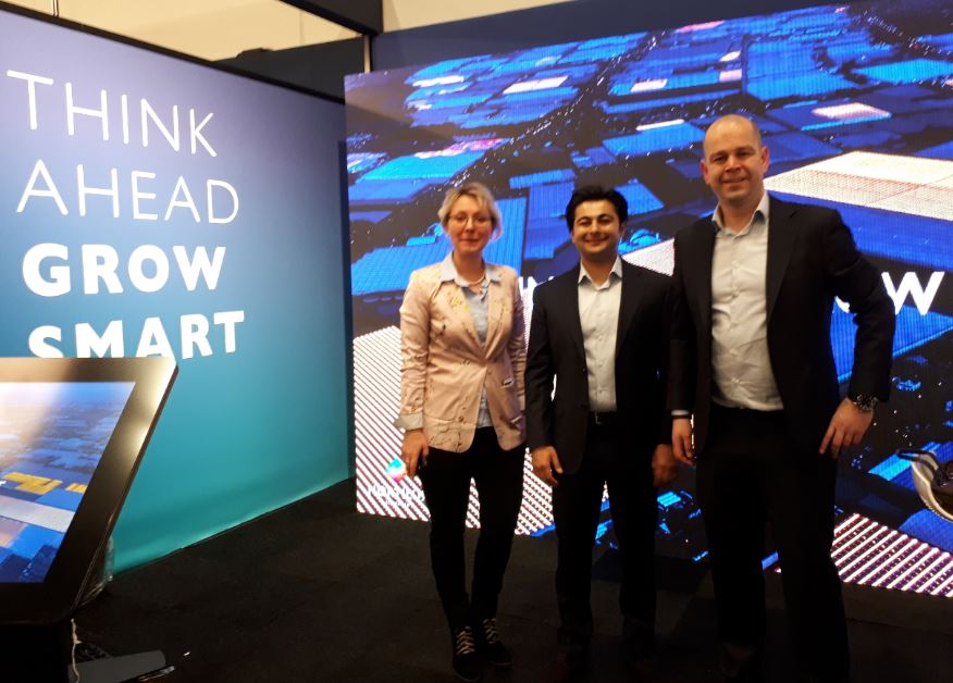 HortiluxNL's tweet photo. Our great team is still available for you on the last day of the Fruit Logistica! Visit us in Hall 3.2 booth D-01! No time? Visit us at the HortiContact 2018! #growlight #LED #thinkaheadgrowsmart #Hortilux #FruitLogistica #HortiSense https://t.co/bcjYxKiEcG