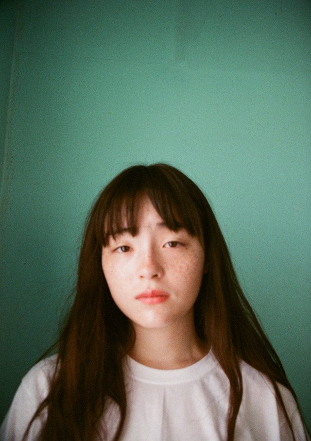 eiga_natalie's tweet photo. 二階堂ふみが撮影した写真集「月刊モトーラ世理奈」発売、個展も開催（写真3枚） #二階堂ふみ https://t.co/0GDyHW2Rqg https://t.co/7S29IyHJ3M