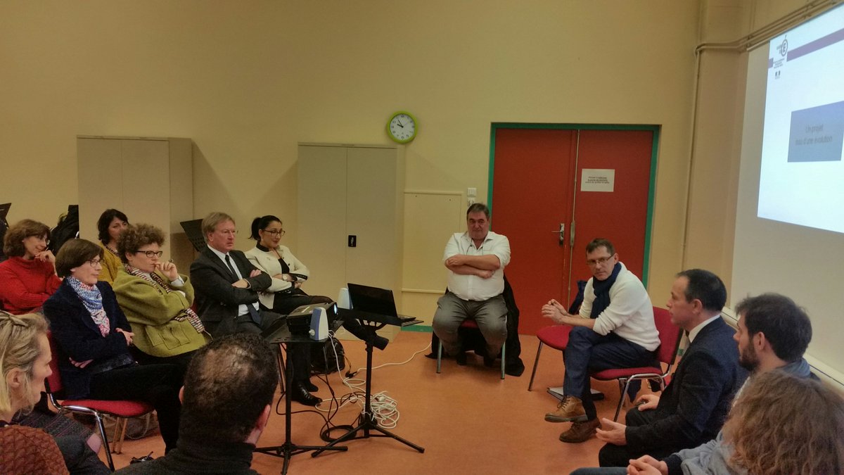 AcademieDijon's tweet photo. [ACTU] Présentation ce matin du projet expérimental #Naotisme à l'école maternelle fontaine aux jardins @quetigny en présence de la rectrice @___FAB_, la DASEN 21 @EvelyneGreusard, la députée @KhattabiF et le maire de Quetigny Rémi Detang #acodege #sessad https://t.co/bdTT7EqeBx
