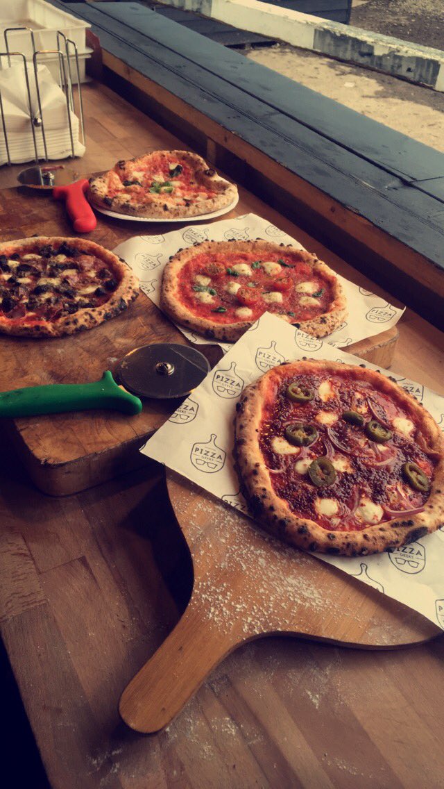 #NationalPizzaDay today we are slinging out beautiful Neapolitan inspired pizza <a href="/fireside_edi/">Fireside</a> all afternoon and into the night!