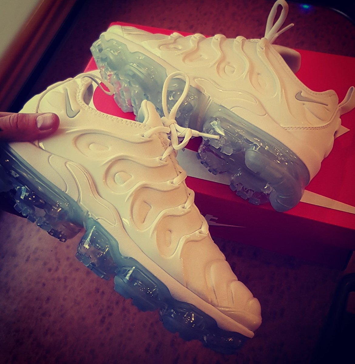 DazBroomhead10's tweet photo. There outside @sizeofficial in Manchester at 9am to buy the new @Nike Vapor Max Plus 🔥💯 #TrainerKing https://t.co/CVkI0tZSmZ