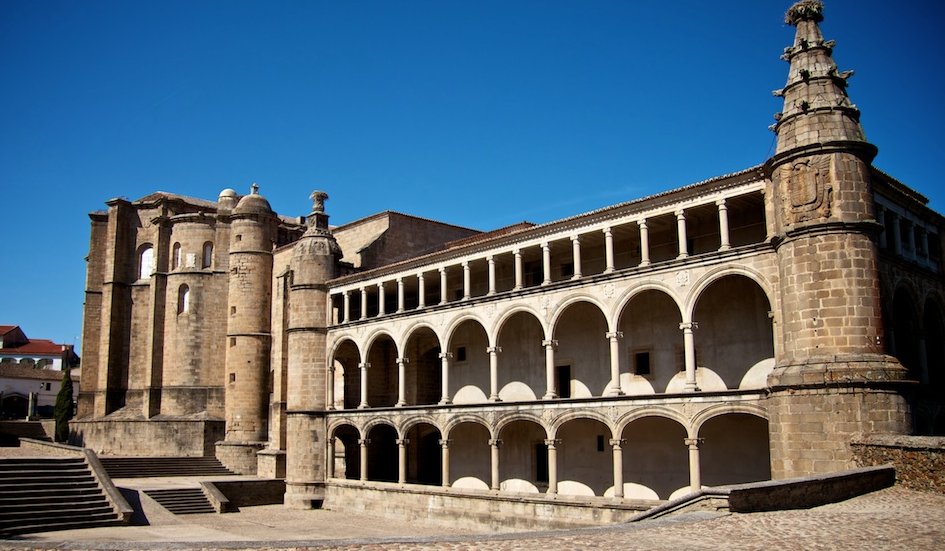 chefBNE's tweet photo. Y no nos podemos olvidar del misterioso recetario del monasterio de San Benito de Alcántara (Cáceres), supuestamente robado por los franceses y del que sólo conocemos referencias a través de Auguste Escoffier, quien dio en 1903 la receta del faisán al modo de Alcántara. https://t.co/KMAgCnh3kl