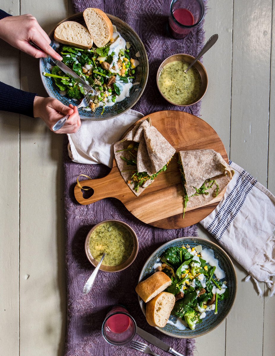 GreenGurus_de's tweet photo. Almost weekend! Keine Lust auf Frostbeulen vom Warten vor dem Techno-Tempel? Alternative: Lade Friends &amp; Family in die heimische Saunalandschaft zu gesunden Bowls und wärmenden Stews ein. @Augustaleighpix macht's vor. #friyay #byebyefoodcoma
🍽 https://t.co/fUpbcpOYoC https://t.co/2TFQtfAIGM