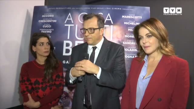 televisionet_tv's tweet photo. A Milano abbiamo incontrato @StefanoAccorsi_ @GabrieleMuccino @Claudiagerini2 #GiuliaMichelini @Carolcrasher #ValeriaSolarino che ci hanno parlato del nuovo film #acasatuttibene qui la nostra intervista: https://t.co/YiEyFpaQpt https://t.co/ndrM9fTQJP