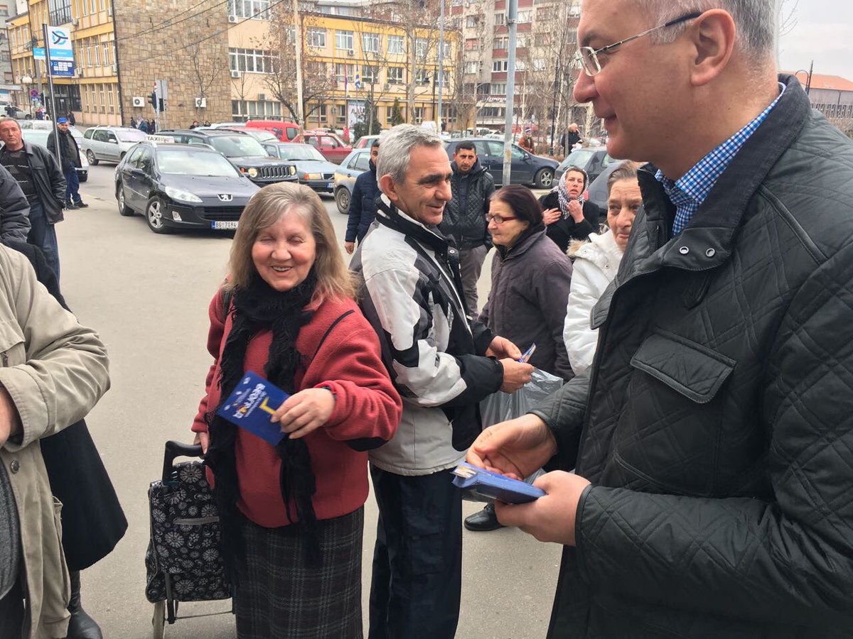 demokrate's tweet photo. Jutros u Mladenovcu u razgovoru sa građanima: za snažnije opštine i pravedan Beograd! @SutanovacDragan https://t.co/AURNbW88of