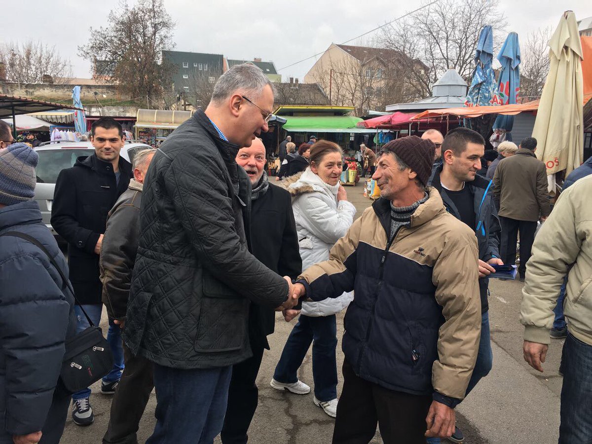 demokrate's tweet photo. Jutros u Mladenovcu u razgovoru sa građanima: za snažnije opštine i pravedan Beograd! @SutanovacDragan https://t.co/AURNbW88of