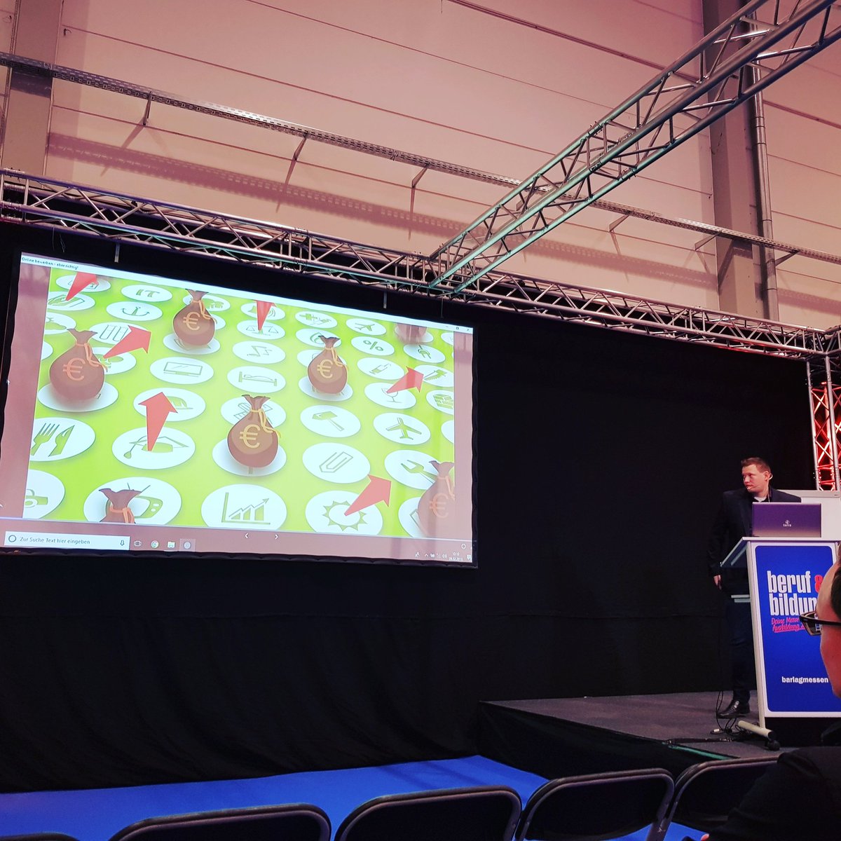 N_Schn's tweet photo. mit Teilnehmern die #messe #berufundbildunghannover rocken https://t.co/lB1GaPXnXz