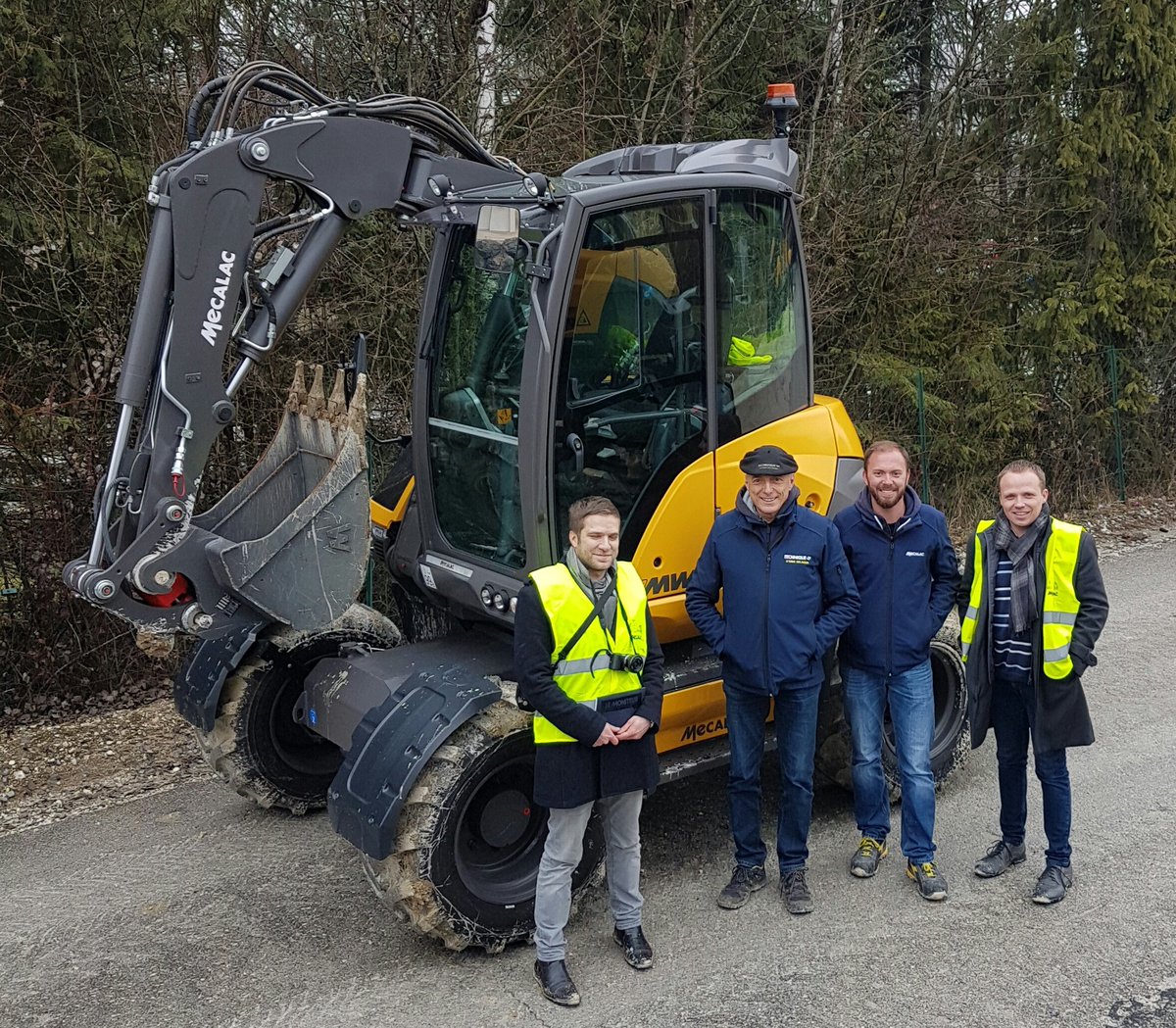 Une super journée chez MECALAC à tester la 7MWR pour le revue "Le Moniteur des TP Matériels" ... 
Exca