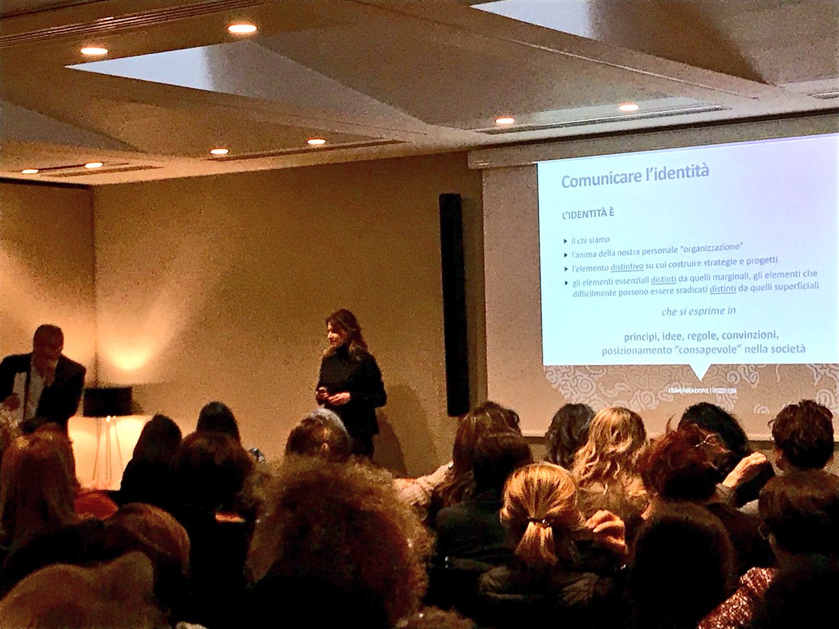 marta_fus's tweet photo. Value. Vision. Mission. #comunicare la propria #identità come elemento strategico per realizzare i propri #obiettivi. Sii il titolo di te stessa!  @Sercrip Thanks to @ClaudiaParzani  #breakfastat @Linklaters_Ita https://t.co/wFHyMEJOGM
