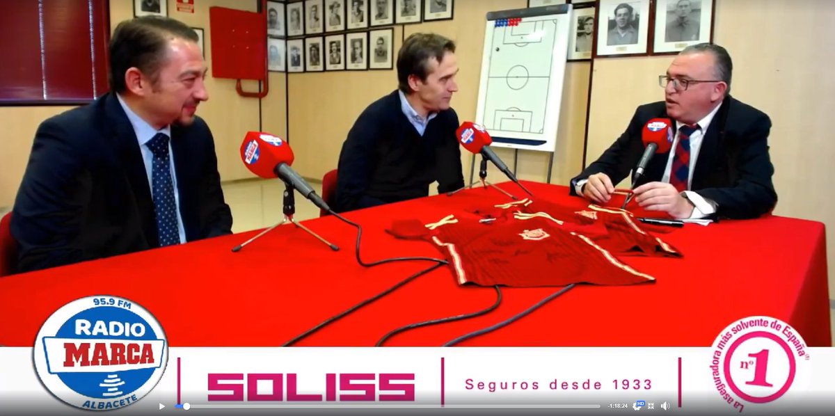SolissSeguros's tweet photo. ⚽ Ayer Soliss fue el patrocinador del programa de @rmarcaalbacete en el que tuvimos el honor de contar con el seleccionador nacional Julen Lopetegui y con otros miembros de la RFEF con glorioso pasado en el @AlbaceteBPSAD como Santi Denia y Ginés Meléndez. https://t.co/1DKk1DAmsl