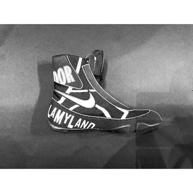 RICKOWENSONLINE's tweet photo. LAMYLAND BOXING SHOE, SELFRIDGES #RICKOWENS #RICKOWENSONLINE #LAMYLAND https://t.co/BuEtEj6Yed