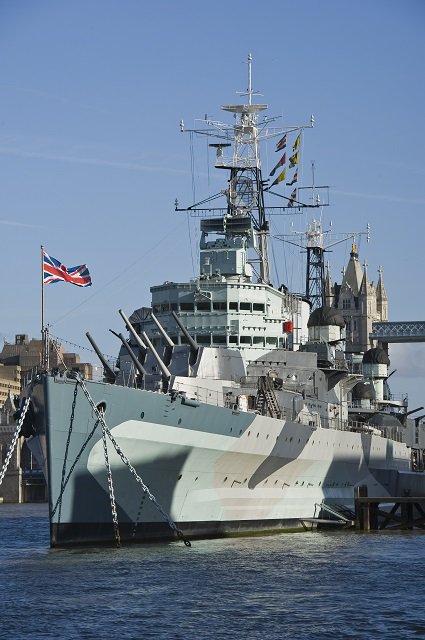 Watch <a href="/TheArielViera/">Ariel 🎥</a> Facebook Live on the fascinating #HMSBelfast ahead of her 80th birthday. Discover what unusual second use the bell onboard has, and delve into the shell room with Ngaire, our fabulous spokeswoman!   facebook.com/UrbanistLive/v…  (via @UrbanistLive)