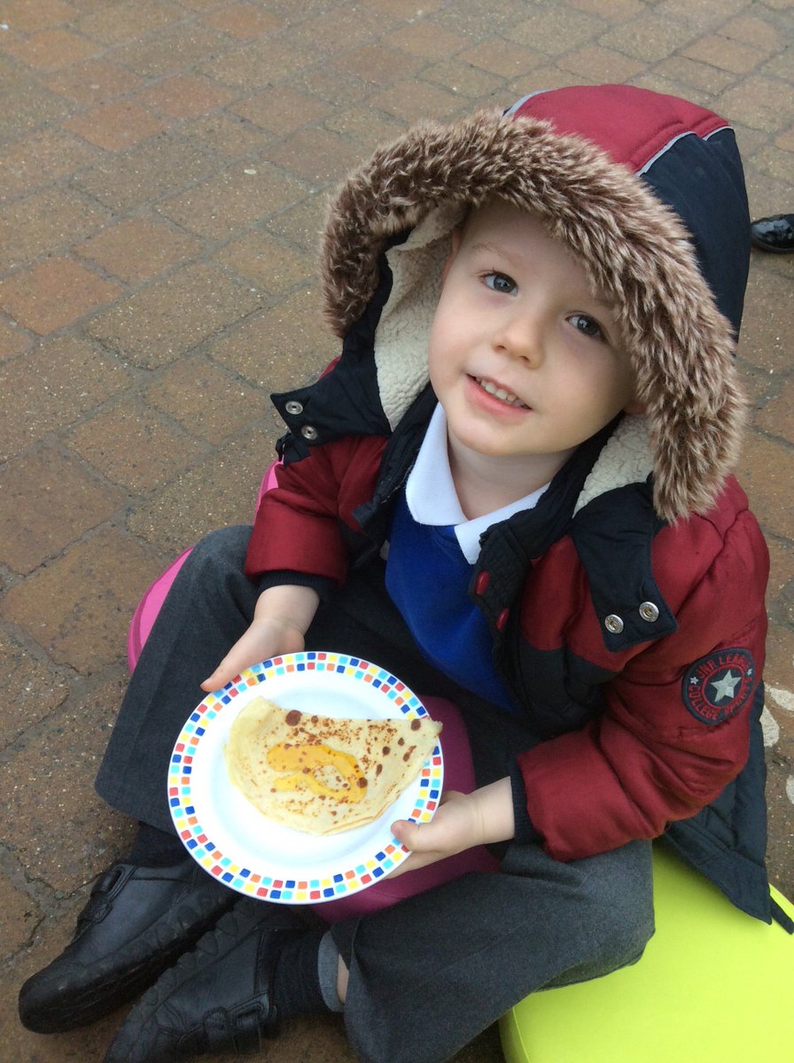 EYJesmondG's tweet photo. Making and tasting pancakes! #pancakes  #whattoppingwillyouchoose https://t.co/rh6beqXUD3