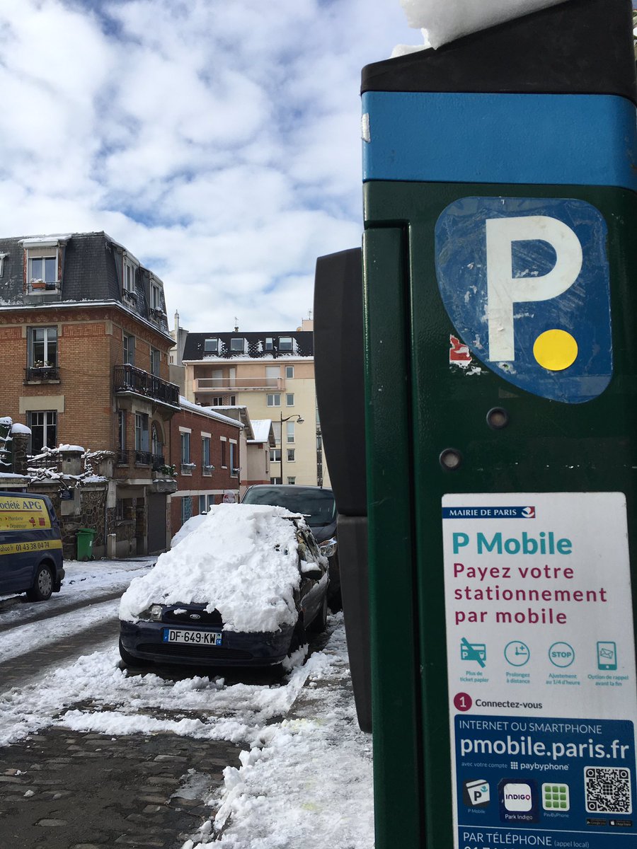 Flow78t's tweet photo. Se prendre une amende de stationnement en plein blocage #ParisSousLaNeige #VendrediLecture ❄️👌✌️@Paris19e @BFM_Auto @BFMTV @40MA bravo et merci @Anne_Hidalgo 👀 https://t.co/q1pXliXI3G