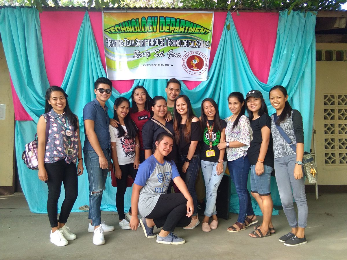 Itsnin12's tweet image. Nothing else matters when you have them. 💗 #Collegefriends #Incomplete #Technologydays