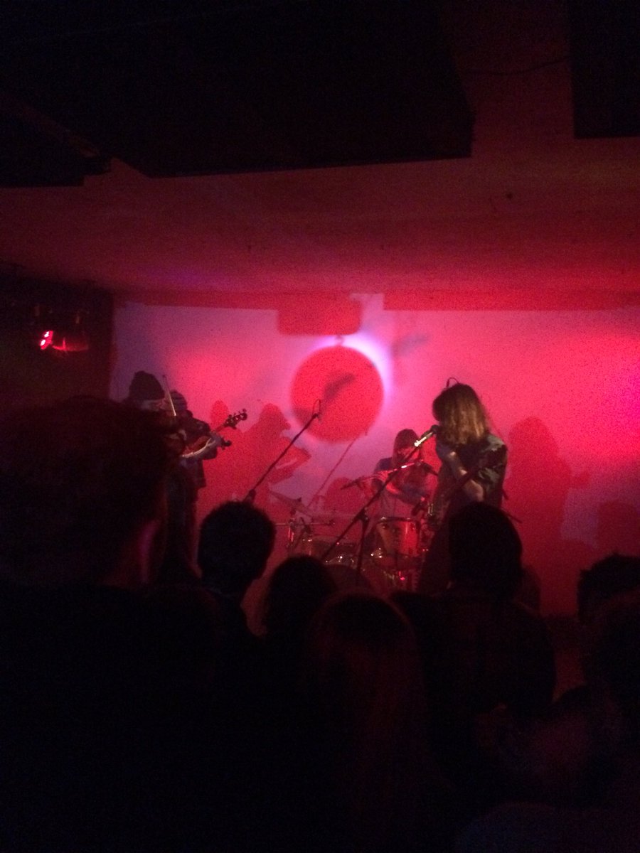 On a pris de l’avance sur votre programmation <a href="/jokersspub/">Joker's Pub Angers</a>, super concert de <a href="/the_myrrors/">The Myrrors</a>. 100%@levitationfr <a href="/lechabada/">Le Chabada Angers</a> #angerscestberlin #urbanspree #CultureAngers #deutschkultur #levitation