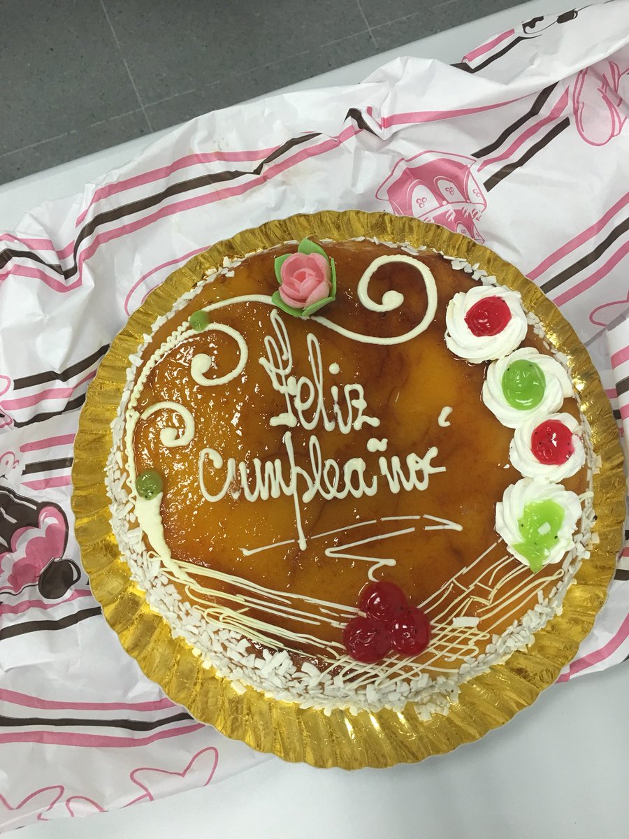 aulaabierta's tweet photo. Hoy nuestra directora ha traído una tarta para invitar a todo el equipo por su cumpleaños! 🍰🎉 @LadyCourage13 https://t.co/jCknr26Ltn
