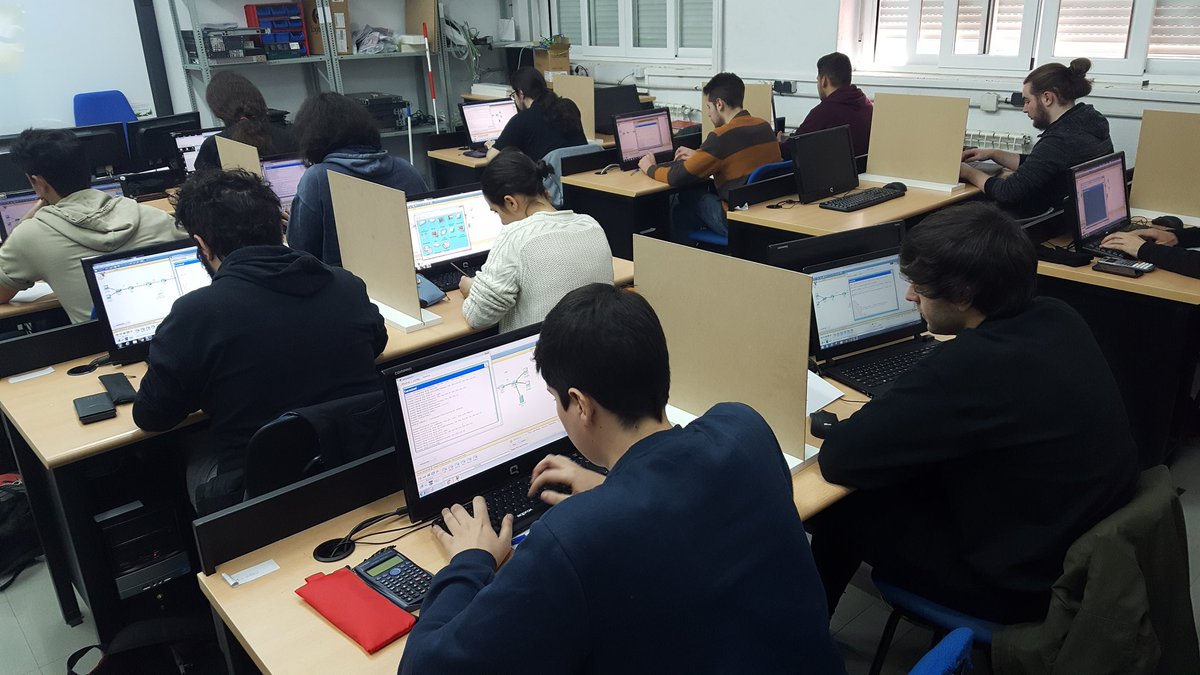 kalerolinex's tweet photo. Hoy toca recuperación eval1 "extra" #pare #redes con @Cisco #rip #tftp #Seguridad #dhcp #relay #backup #subredes en aula #asir @IESCastelar https://t.co/7ktJcRym3o