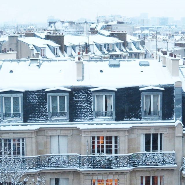 #snow again on #paris #roofs today 
#parisjetaime #iloveparis #parismaville #travel #traveladdict #travelblog #luxurytravel #vacation #francevacation #cntraveler #travelfrance ift.tt/2G1V1rR