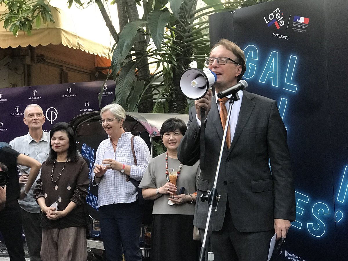 commecestbon's tweet photo. French ambassador opens Galleries Night. #galleriesnight #commecestbon https://t.co/83Kb2VlcYQ