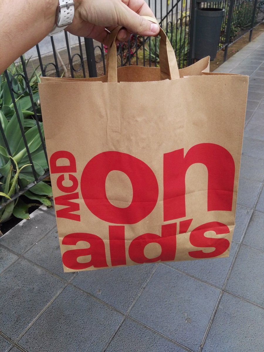 lovelyrunners's tweet photo. Bolsa del corredor de la #runtogether de Telde patrocinada por McDonald's #imlovingrun https://t.co/n7PMjHFuIO