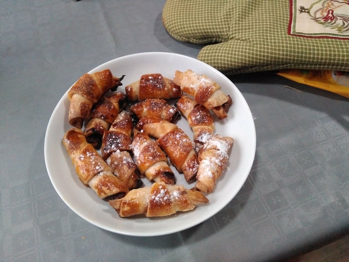 MATGA12's tweet photo. Con el frío croassant de chocolate pero sin gluten...recién hecho para celíacos y no celíacos #SaberVivir https://t.co/64Ml45Cq5T