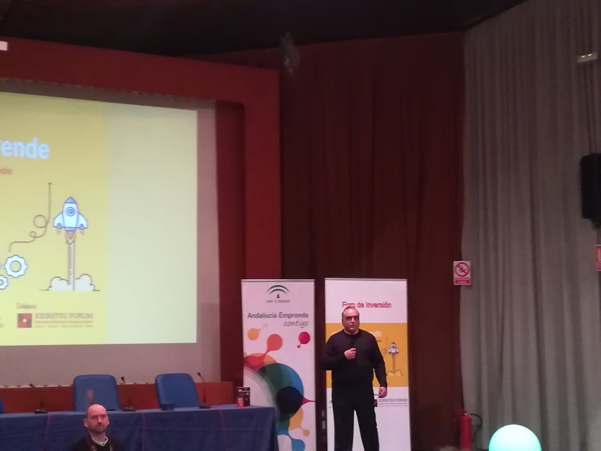 mikirockero's tweet photo. Primer bloque de presentación de empresas en #ForoInversiónAE: @guelcom_es, @gasbikerapp, #Electrobot y @GunstarStudio https://t.co/6GPumAeiNg