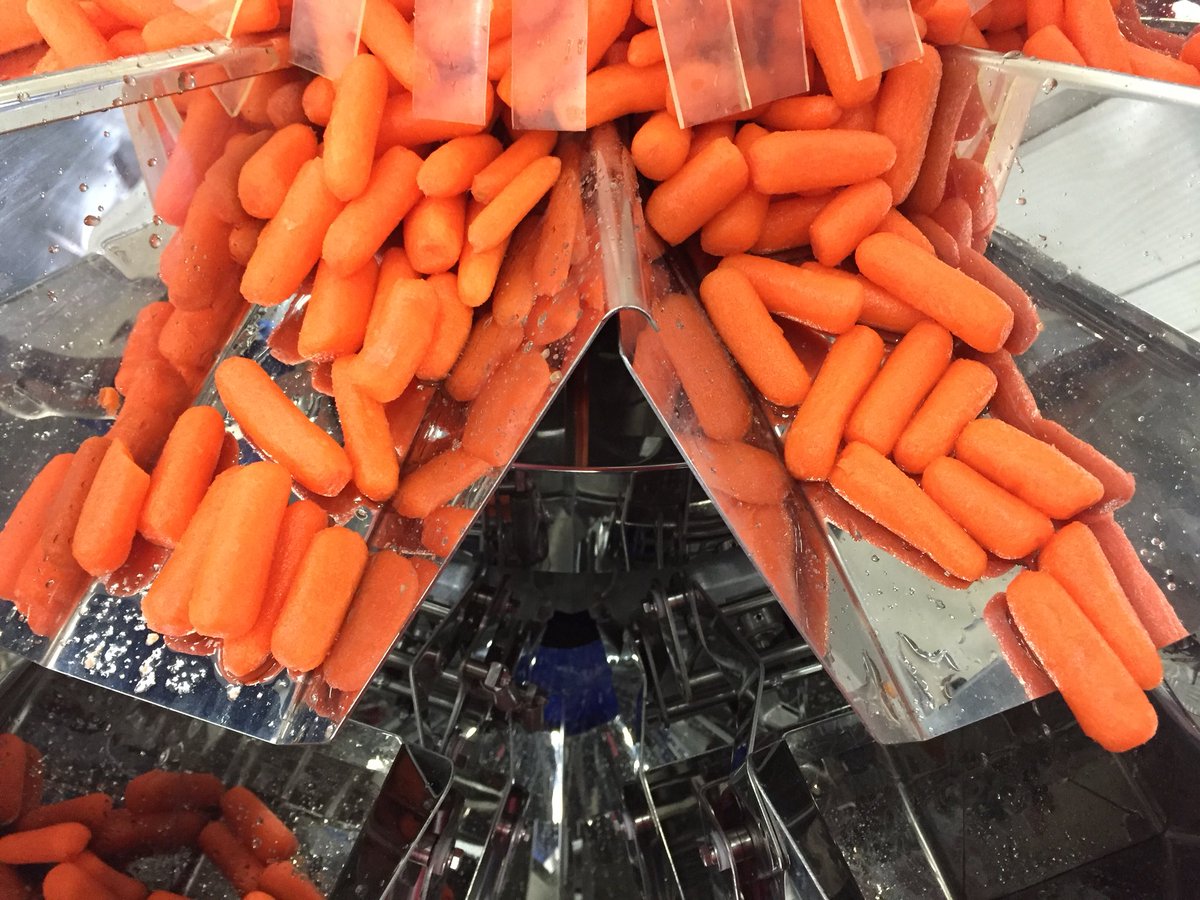envasef_sat's tweet photo. Terminamos la semana arrancando una nueva linea para #dosificado y #envasado de 4 gama, #verduras, #zanahorias, #ensaladas... https://t.co/4NatBG9BGM