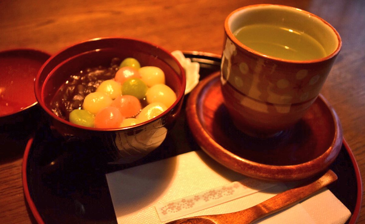 shining_birds's tweet photo. 菊泉さんで豆腐白玉ぜんざいを頂きました。
とても雰囲気が良くゆったりとでき、ぜんざいも甘さが程よく白玉とマッチしていて絶品でした。梨子ちゃんが写真撮るのも納得！
貴重なお話もできて良かったです。

＃shiningbirds
#菊泉
#函館 https://t.co/Jxc8v81Eh2