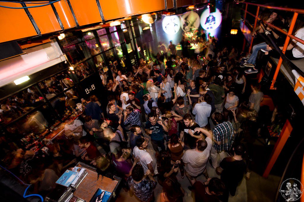 Standardni mashup svih vrsta glazbe čuj danas na After ZI Caffe. Tvrtka Innovez će se pobrinuti za tekuća iznenađenja, a Disko sekcija, kao i uvijek, za glazbenu selekciju. ---> facebook.com/events/3239187…